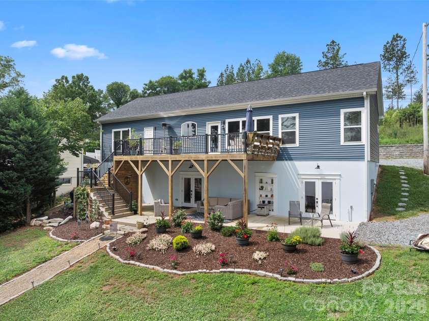 645 Riverside Drive, Lexington, NC 27292.  MLS# CAR4393067, YatesRealty ID 29838. 