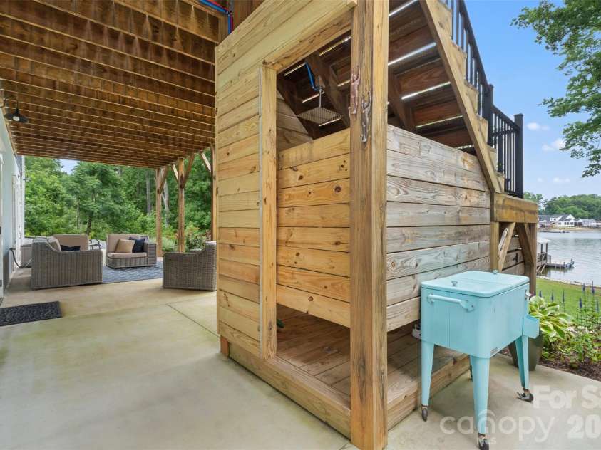 645 Riverside Drive, Lexington, NC 27292.  MLS# CAR4393067, YatesRealty ID 29838. 
