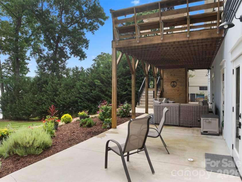 645 Riverside Drive, Lexington, NC 27292.  MLS# CAR4393067, YatesRealty ID 29838. 