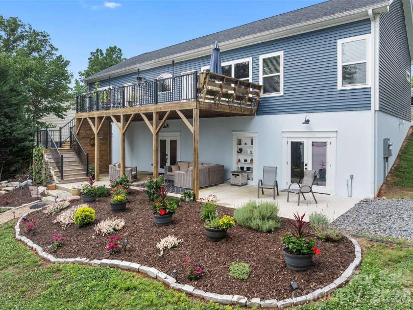 645 Riverside Drive, Lexington, NC 27292.  MLS# CAR4393067, YatesRealty ID 29838. 