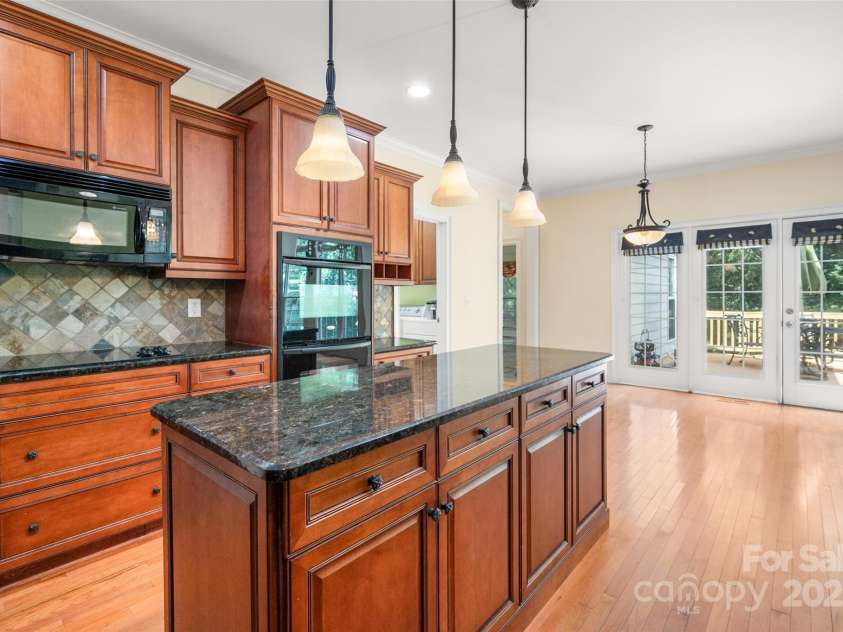 19800 Wooden Tee Drive, Davidson, NC 28036.  MLS# CAR4286937, YatesRealty ID 29839. 