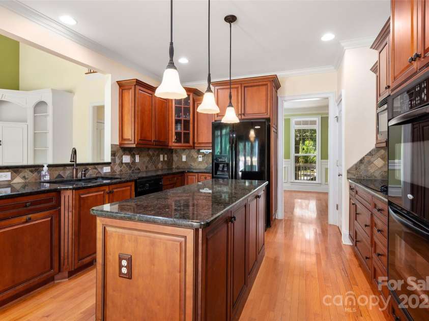 19800 Wooden Tee Drive, Davidson, NC 28036.  MLS# CAR4286937, YatesRealty ID 29839. 