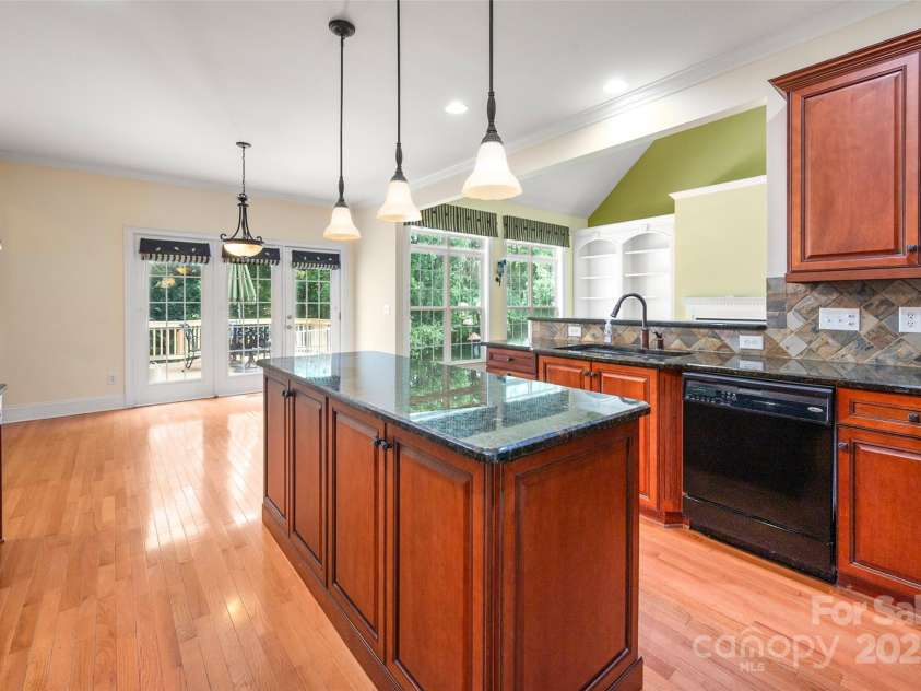 19800 Wooden Tee Drive, Davidson, NC 28036.  MLS# CAR4286937, YatesRealty ID 29839. 