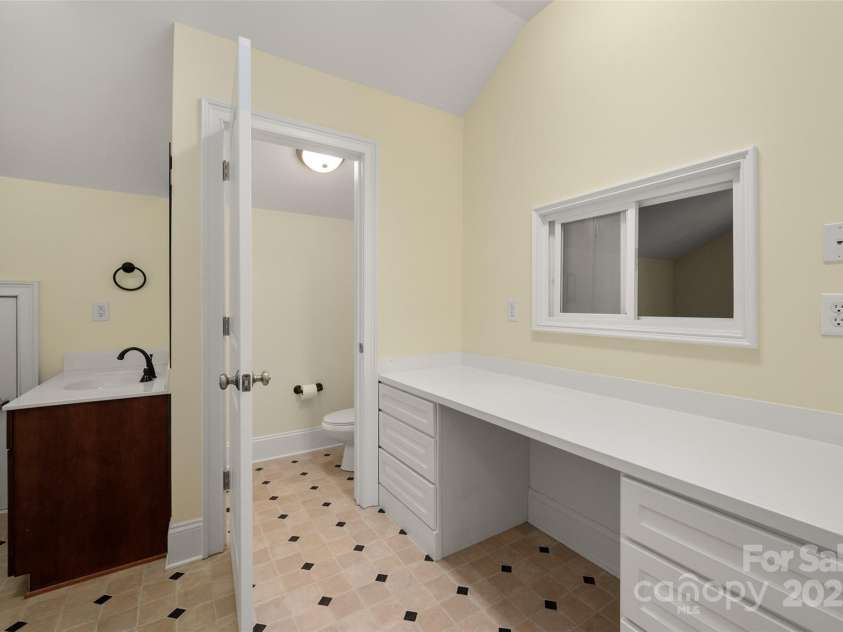 19800 Wooden Tee Drive, Davidson, NC 28036.  MLS# CAR4286937, YatesRealty ID 29839. 