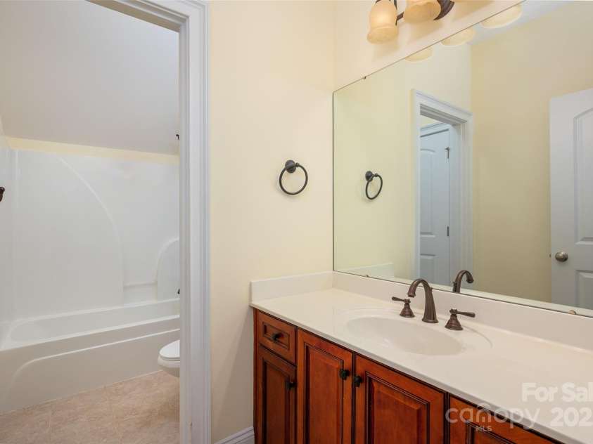 19800 Wooden Tee Drive, Davidson, NC 28036.  MLS# CAR4286937, YatesRealty ID 29839. 