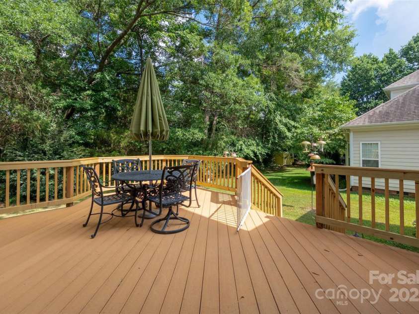 19800 Wooden Tee Drive, Davidson, NC 28036.  MLS# CAR4286937, YatesRealty ID 29839. 