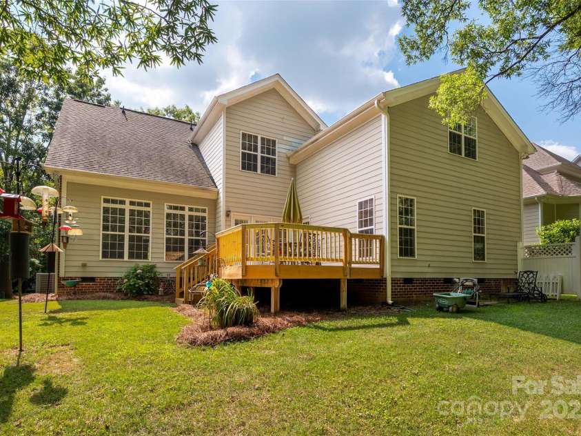 19800 Wooden Tee Drive, Davidson, NC 28036.  MLS# CAR4286937, YatesRealty ID 29839. 