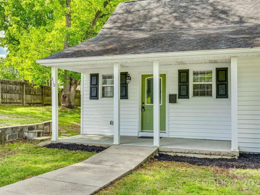 210 Knox Street, Clover, SC 29710.  MLS# CAR4234117, YatesRealty ID 2984. 