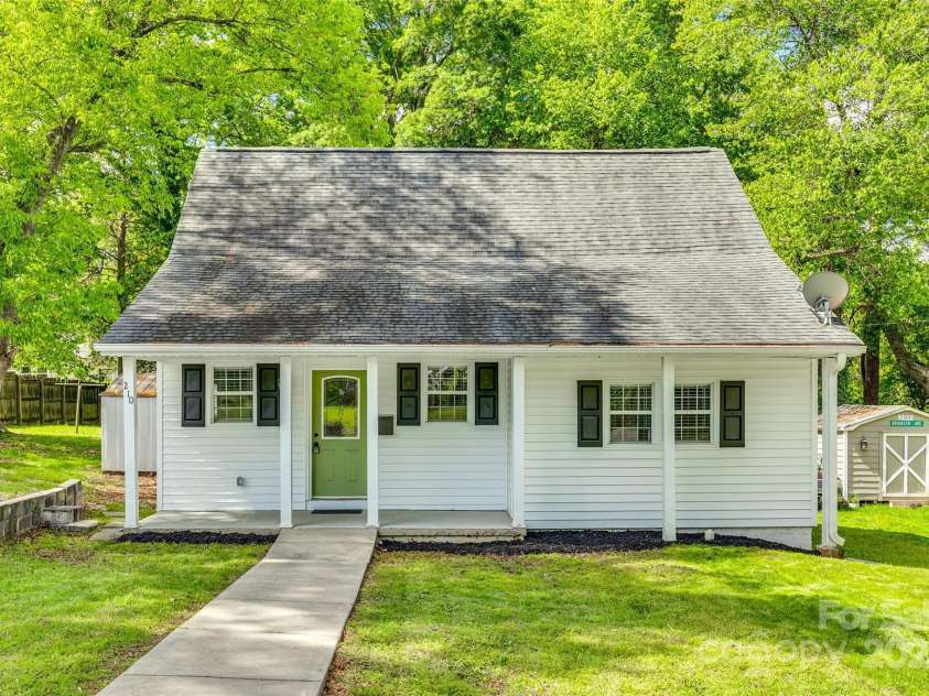 210 Knox Street, Clover, SC 29710.  MLS# CAR4234117, YatesRealty ID 2984. 