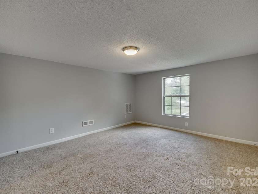 210 Knox Street, Clover, SC 29710.  MLS# CAR4234117, YatesRealty ID 2984. 