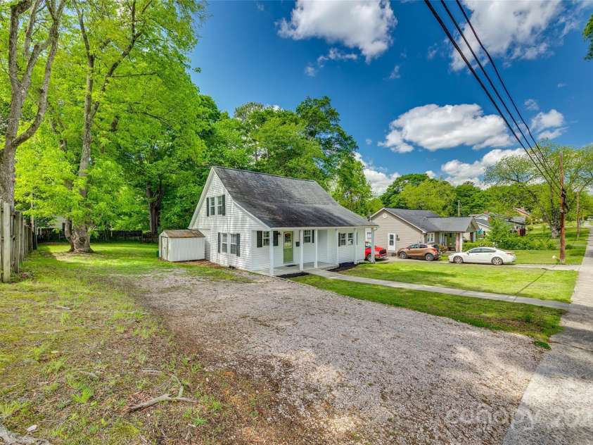 210 Knox Street, Clover, SC 29710.  MLS# CAR4234117, YatesRealty ID 2984. 