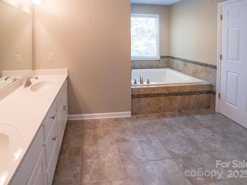 310 La Foret Drive, Morganton, NC 28655.  MLS# CAR4282955, YatesRealty ID 29842. Primary Bath