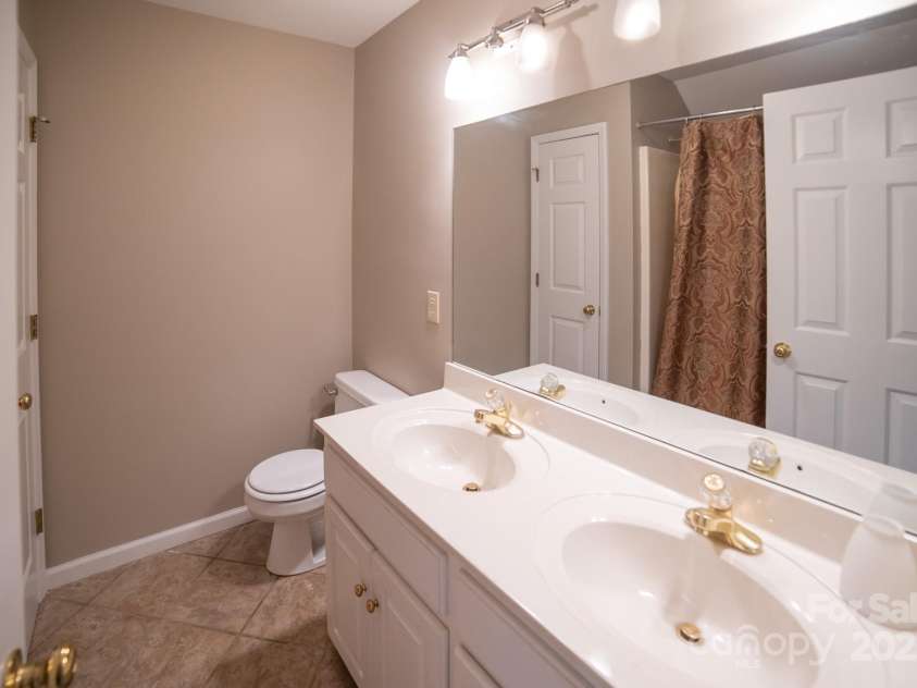 310 La Foret Drive, Morganton, NC 28655.  MLS# CAR4282955, YatesRealty ID 29842. Upstairs hall bath