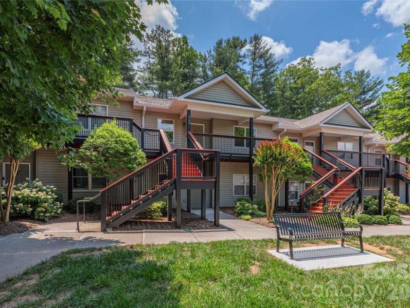 409 Carlyle Way, Asheville, NC 28803.  MLS# CAR4392265, YatesRealty ID 29842. 