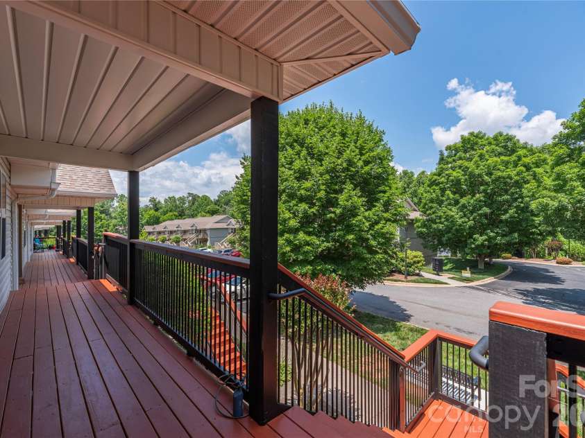 409 Carlyle Way, Asheville, NC 28803.  MLS# CAR4392265, YatesRealty ID 29842. 