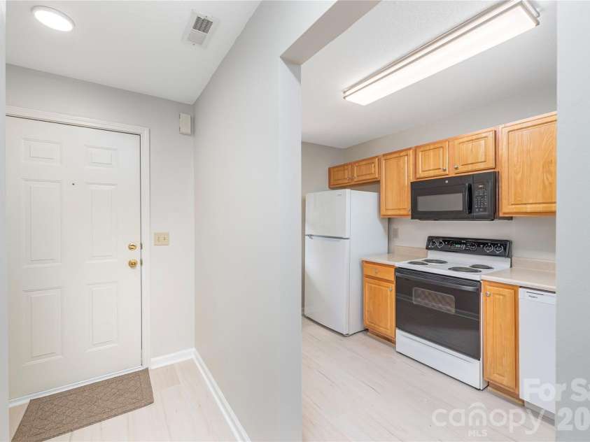 409 Carlyle Way, Asheville, NC 28803.  MLS# CAR4392265, YatesRealty ID 29842. 