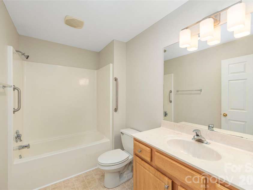 409 Carlyle Way, Asheville, NC 28803.  MLS# CAR4392265, YatesRealty ID 29842. En Suite Primary Bath