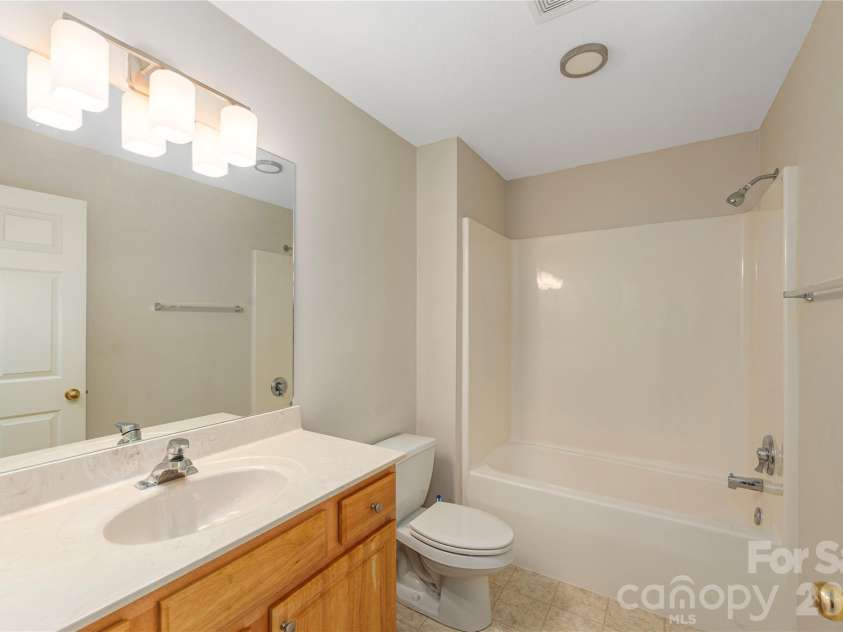 409 Carlyle Way, Asheville, NC 28803.  MLS# CAR4392265, YatesRealty ID 29842. Main Hall Full Bath