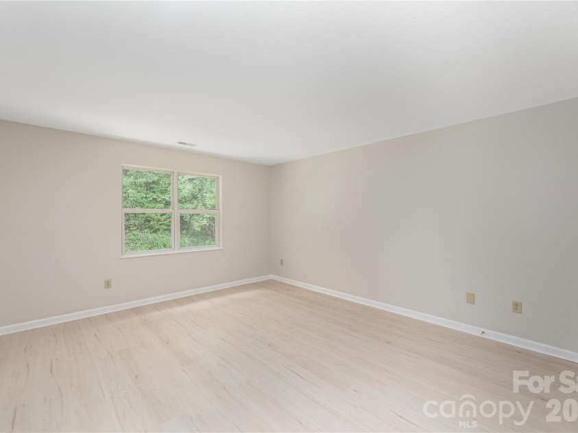409 Carlyle Way, Asheville, NC 28803.  MLS# CAR4392265, YatesRealty ID 29842. Primary Bedroom