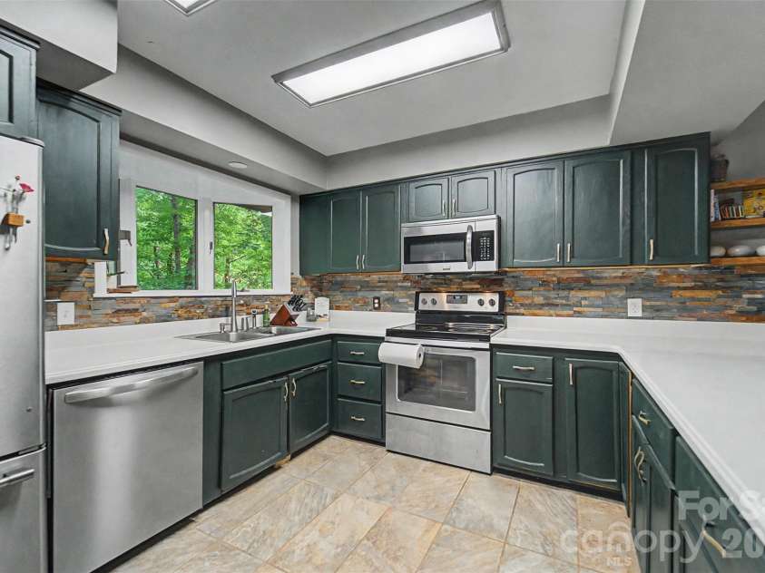 171 High Splendor Road, Robbinsville, NC 28771.  MLS# CAR4391175, YatesRealty ID 29843. 