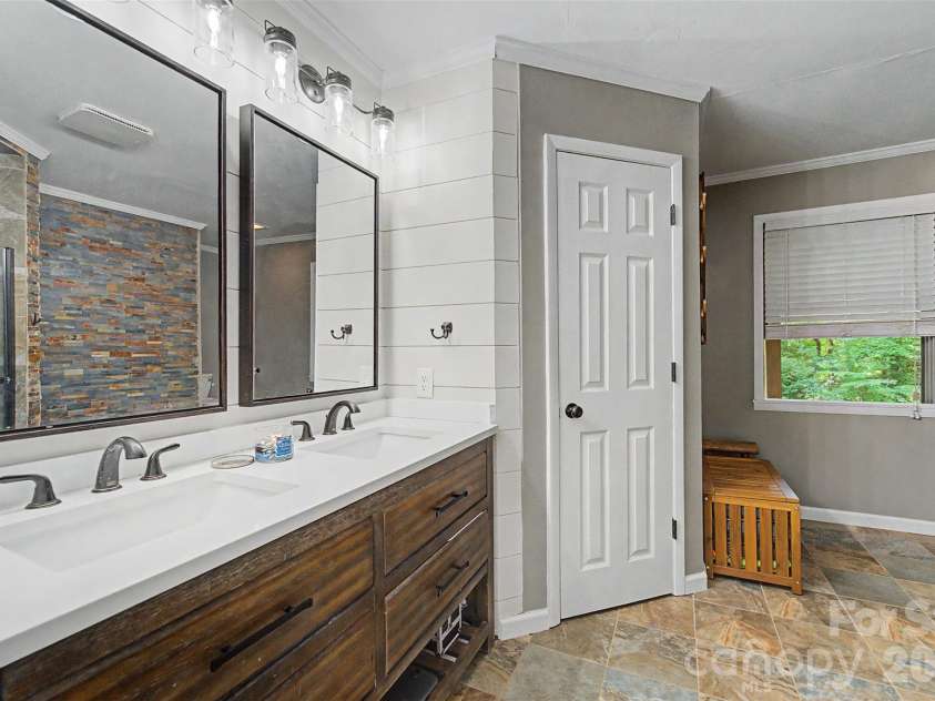 171 High Splendor Road, Robbinsville, NC 28771.  MLS# CAR4391175, YatesRealty ID 29843. 