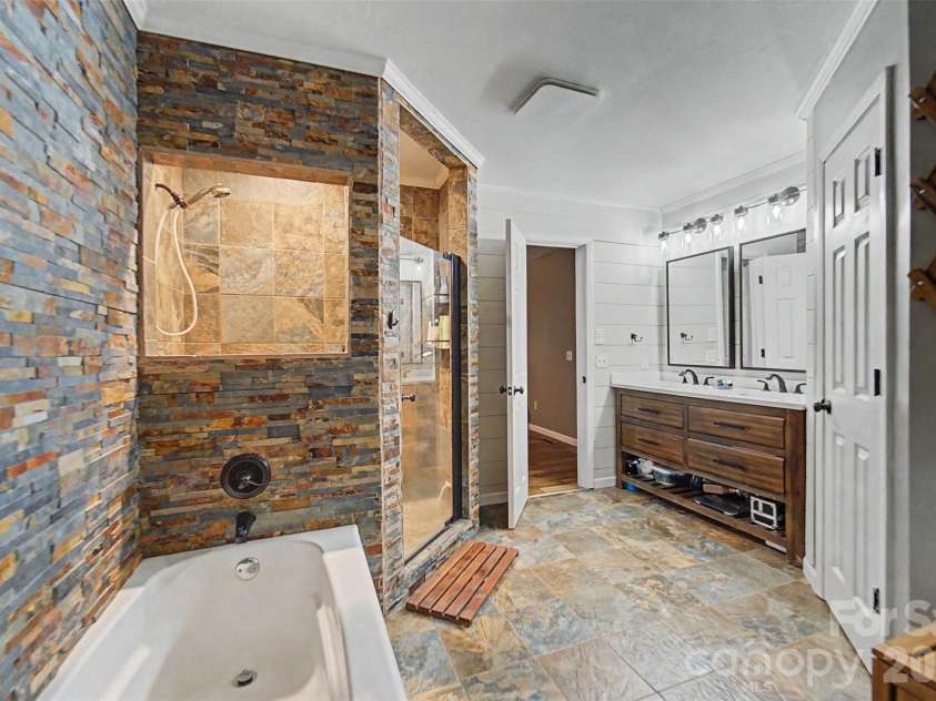 171 High Splendor Road, Robbinsville, NC 28771.  MLS# CAR4391175, YatesRealty ID 29843. 