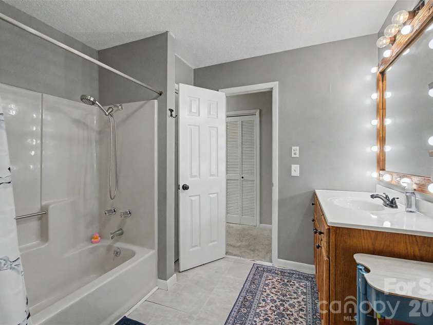 171 High Splendor Road, Robbinsville, NC 28771.  MLS# CAR4391175, YatesRealty ID 29843. 