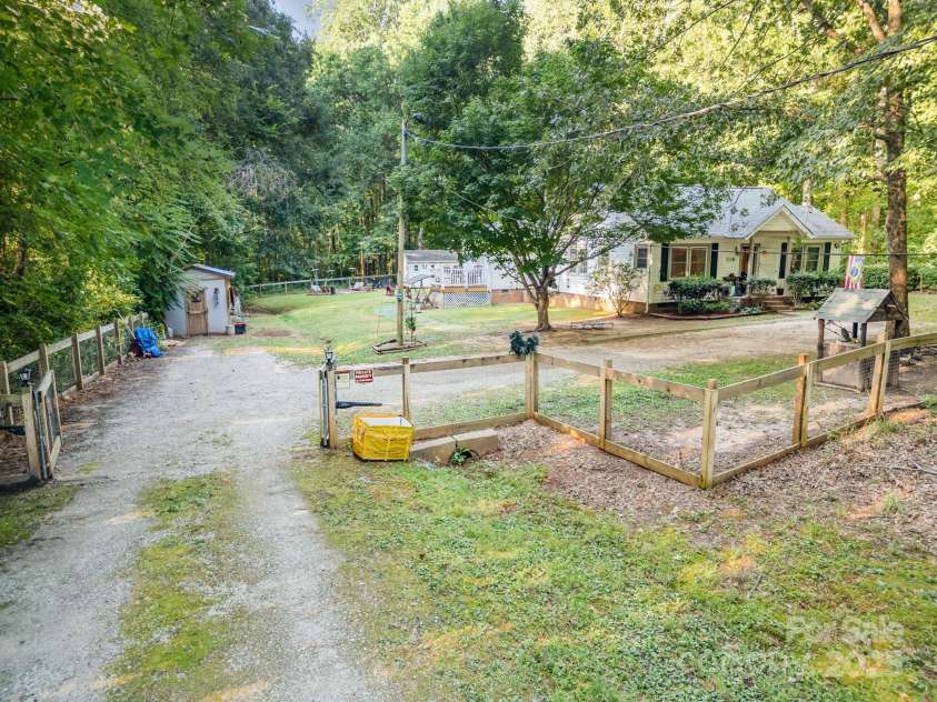 530 Wilmot Trail, Gastonia, NC 28056.  MLS# CAR4287484, YatesRealty ID 29843. 