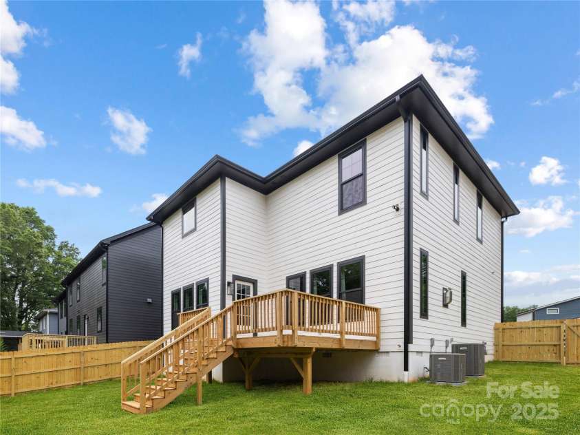 3903 Plainview Road, Charlotte, NC 28208.  MLS# CAR4267754, YatesRealty ID 29846. 