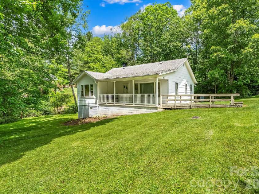 127 Stafford Road, Spruce Pine, NC 28777.  MLS# CAR4387478, YatesRealty ID 29847. 