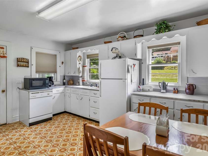 127 Stafford Road, Spruce Pine, NC 28777.  MLS# CAR4387478, YatesRealty ID 29847. 