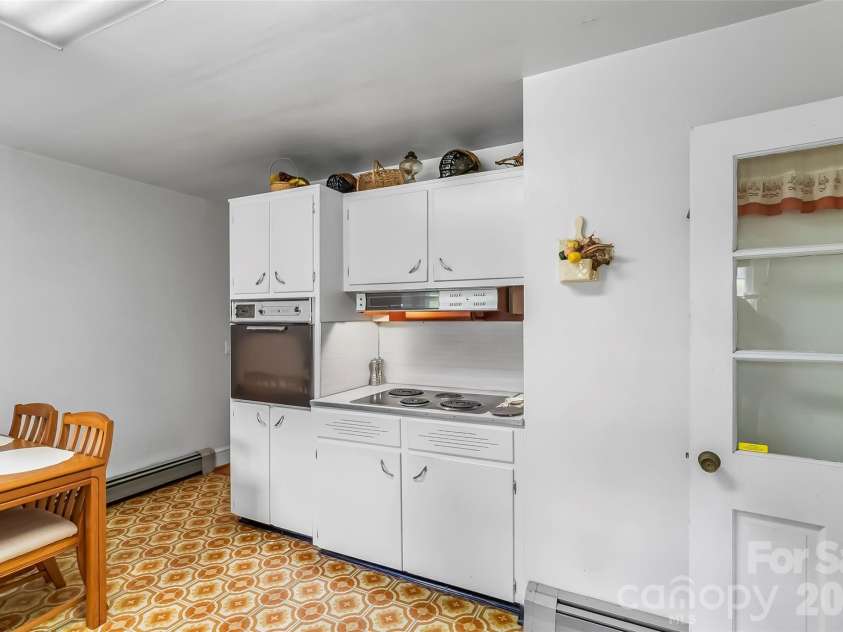 127 Stafford Road, Spruce Pine, NC 28777.  MLS# CAR4387478, YatesRealty ID 29847. 