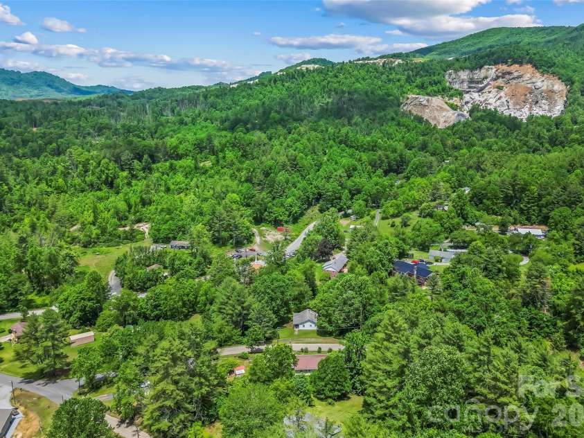 127 Stafford Road, Spruce Pine, NC 28777.  MLS# CAR4387478, YatesRealty ID 29847. 