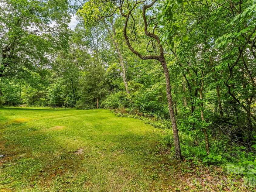 127 Stafford Road, Spruce Pine, NC 28777.  MLS# CAR4387478, YatesRealty ID 29847. 