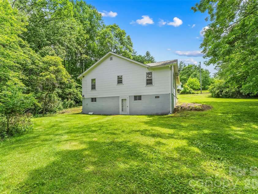 127 Stafford Road, Spruce Pine, NC 28777.  MLS# CAR4387478, YatesRealty ID 29847. 