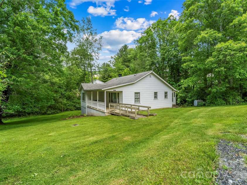 127 Stafford Road, Spruce Pine, NC 28777.  MLS# CAR4387478, YatesRealty ID 29847. 