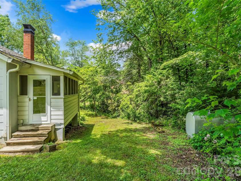 127 Stafford Road, Spruce Pine, NC 28777.  MLS# CAR4387478, YatesRealty ID 29847. 