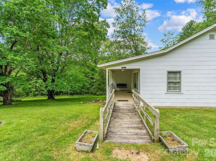 127 Stafford Road, Spruce Pine, NC 28777.  MLS# CAR4387478, YatesRealty ID 29847. 
