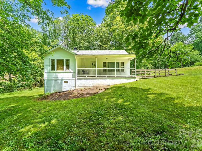 127 Stafford Road, Spruce Pine, NC 28777.  MLS# CAR4387478, YatesRealty ID 29847. 