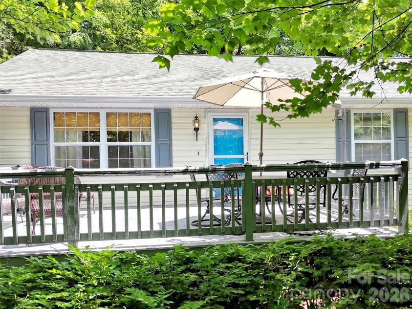 330 Sleepy Hollow Drive, Waynesville, NC 28785.  MLS# CAR4390850, YatesRealty ID 29849. 