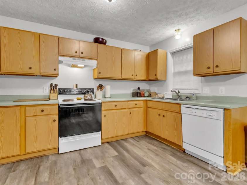 330 Sleepy Hollow Drive, Waynesville, NC 28785.  MLS# CAR4390850, YatesRealty ID 29849. 