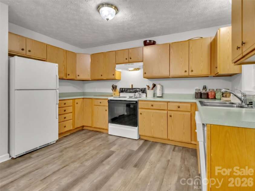 330 Sleepy Hollow Drive, Waynesville, NC 28785.  MLS# CAR4390850, YatesRealty ID 29849. 