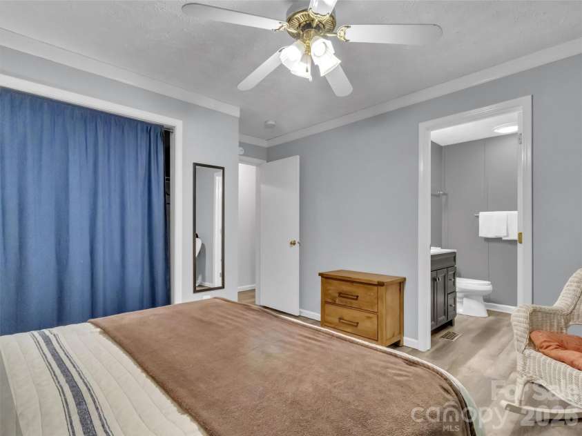330 Sleepy Hollow Drive, Waynesville, NC 28785.  MLS# CAR4390850, YatesRealty ID 29849. 