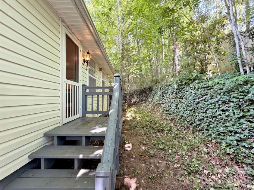 330 Sleepy Hollow Drive, Waynesville, NC 28785.  MLS# CAR4390850, YatesRealty ID 29849. 