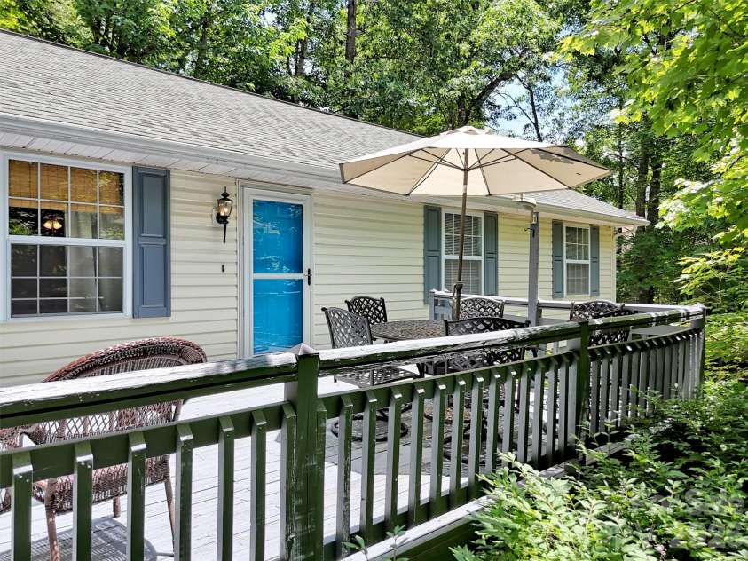 330 Sleepy Hollow Drive, Waynesville, NC 28785.  MLS# CAR4390850, YatesRealty ID 29849. 