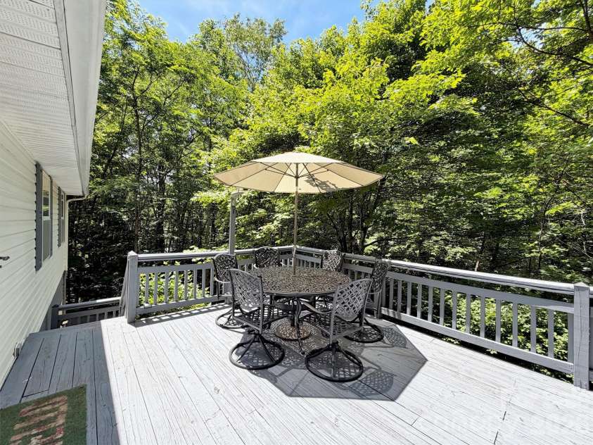 330 Sleepy Hollow Drive, Waynesville, NC 28785.  MLS# CAR4390850, YatesRealty ID 29849. 