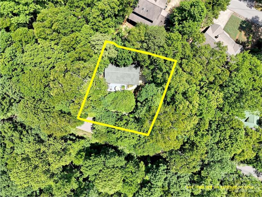 330 Sleepy Hollow Drive, Waynesville, NC 28785.  MLS# CAR4390850, YatesRealty ID 29849. 