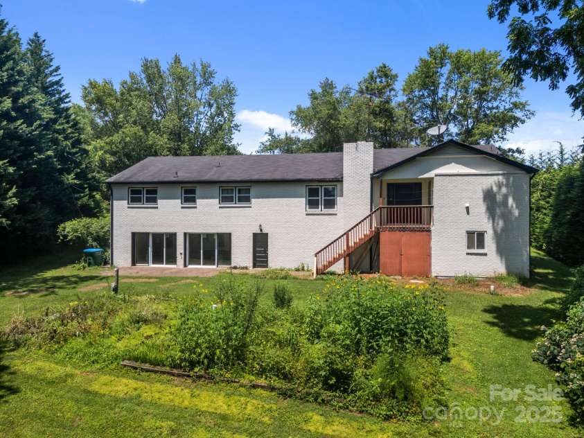 90 Knob Hill Road, Asheville, NC 28806.  MLS# CAR4265903, YatesRealty ID 29849. 