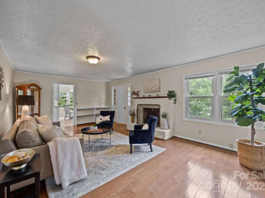 90 Knob Hill Road, Asheville, NC 28806.  MLS# CAR4265903, YatesRealty ID 29849. 