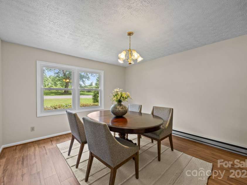 90 Knob Hill Road, Asheville, NC 28806.  MLS# CAR4265903, YatesRealty ID 29849. 